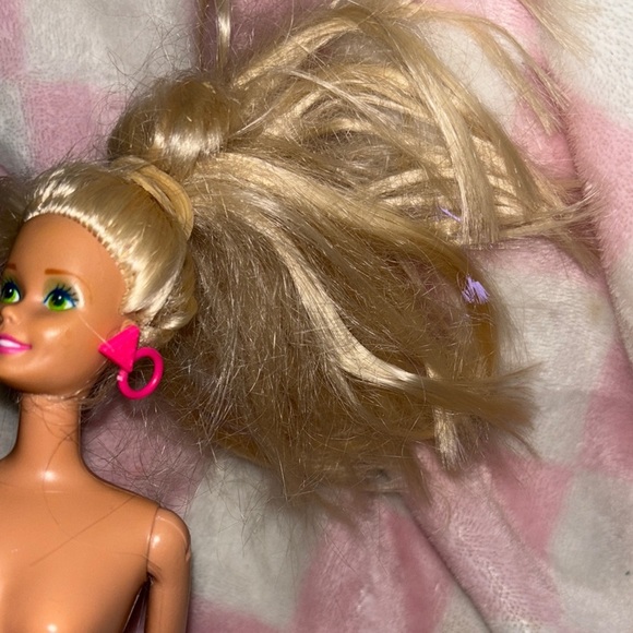 Party in Pink Barbie with original earrings - Picture 6 of 7